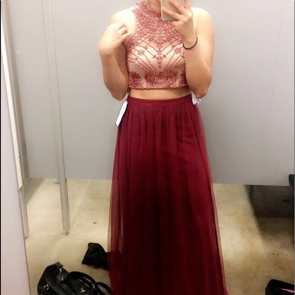 BURGUNDY HOMECOMING DRESS - Picture 1 of 5